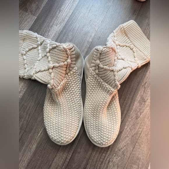 UGG Shoes - UGG Cream Knit Ankle Booties Fluffy Women’s size 7